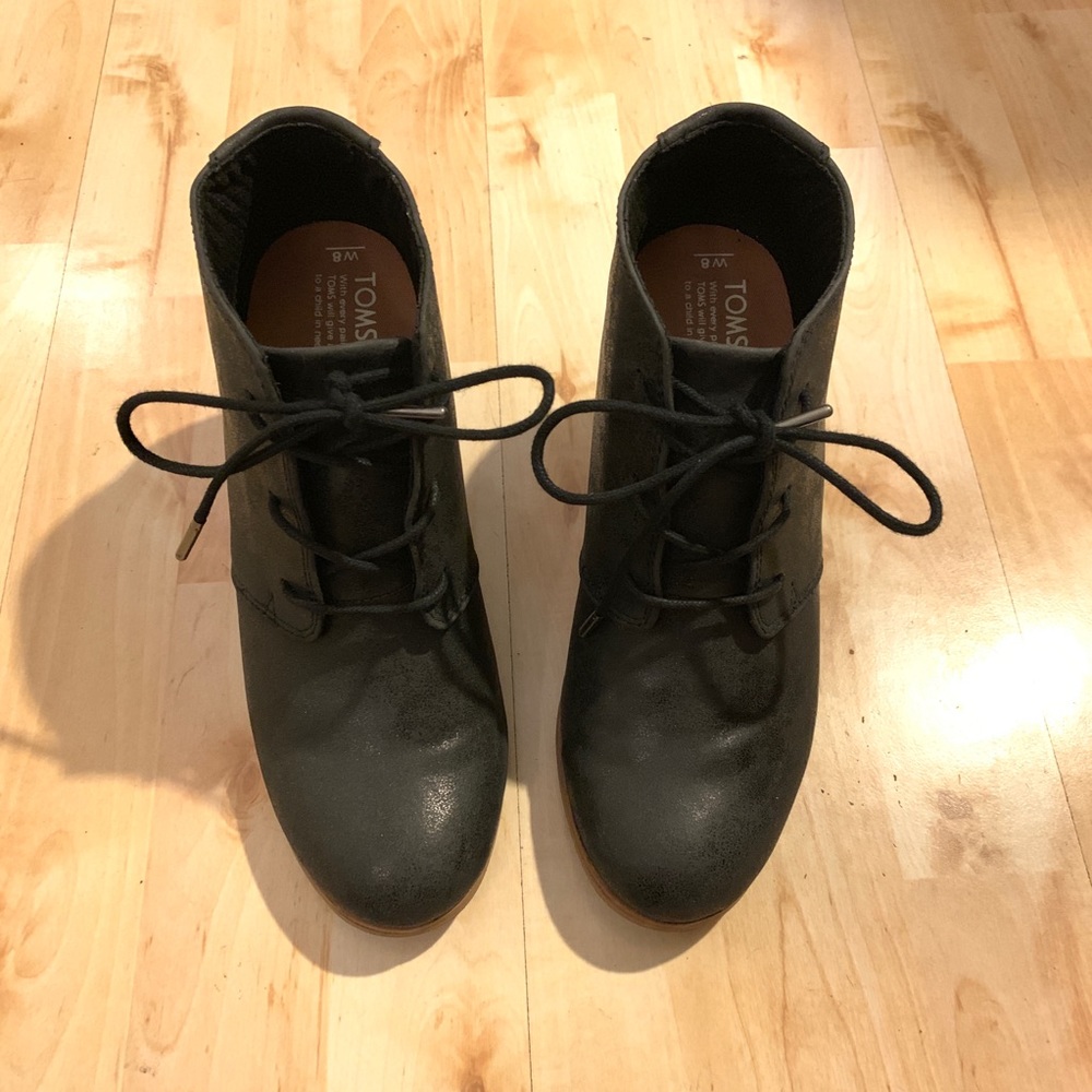 Toms heeled booties in black